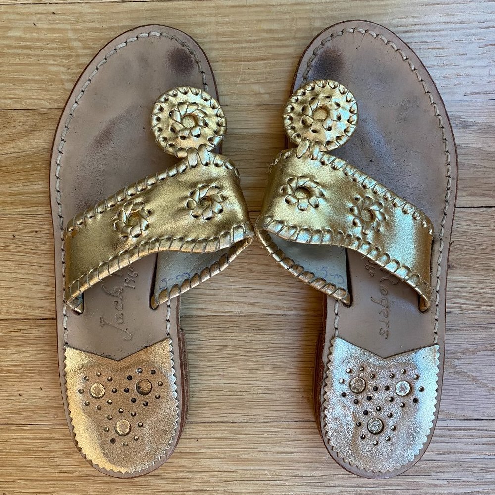 Jack Rogers Hamptons Sandal in Gold, size 5.5